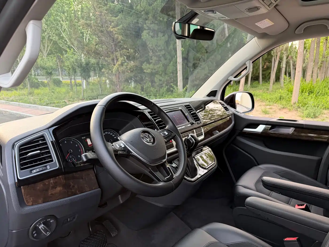 Volkswagen Multivan 2018 2.0TSI 4WD Premium Edition 7-Seater фото 12