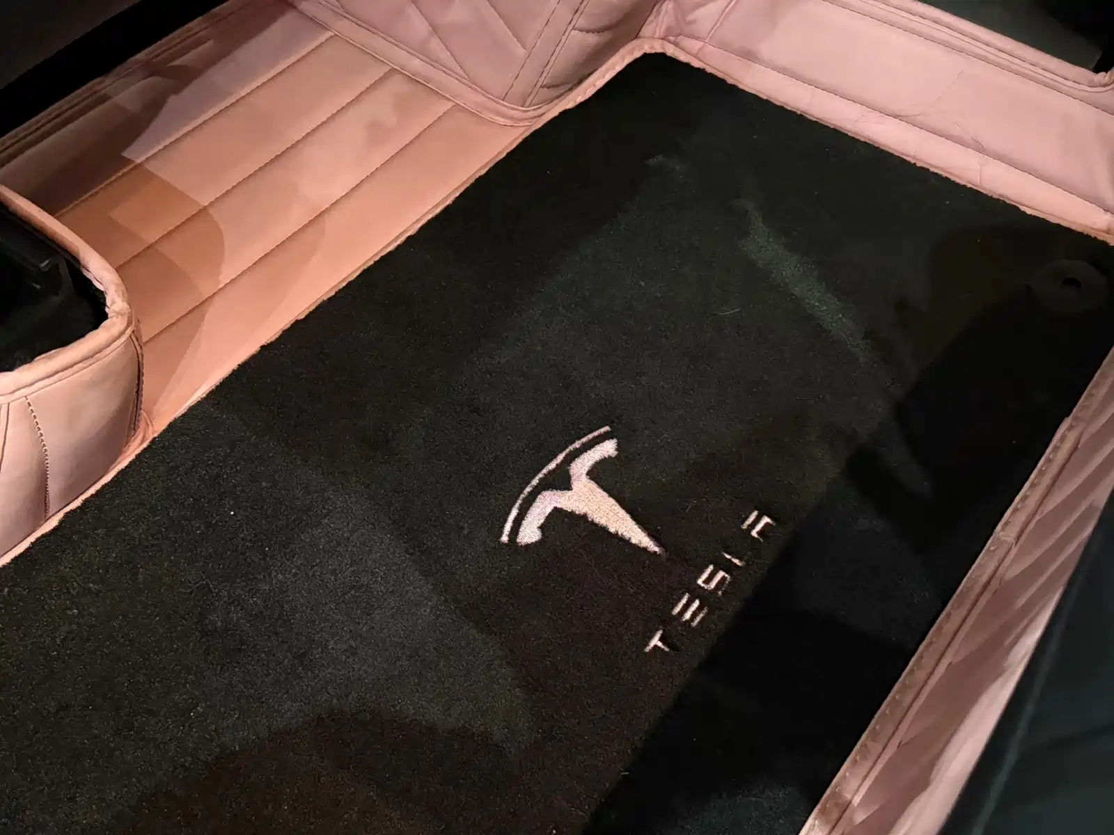 Фото 10 - Tesla Model Y
