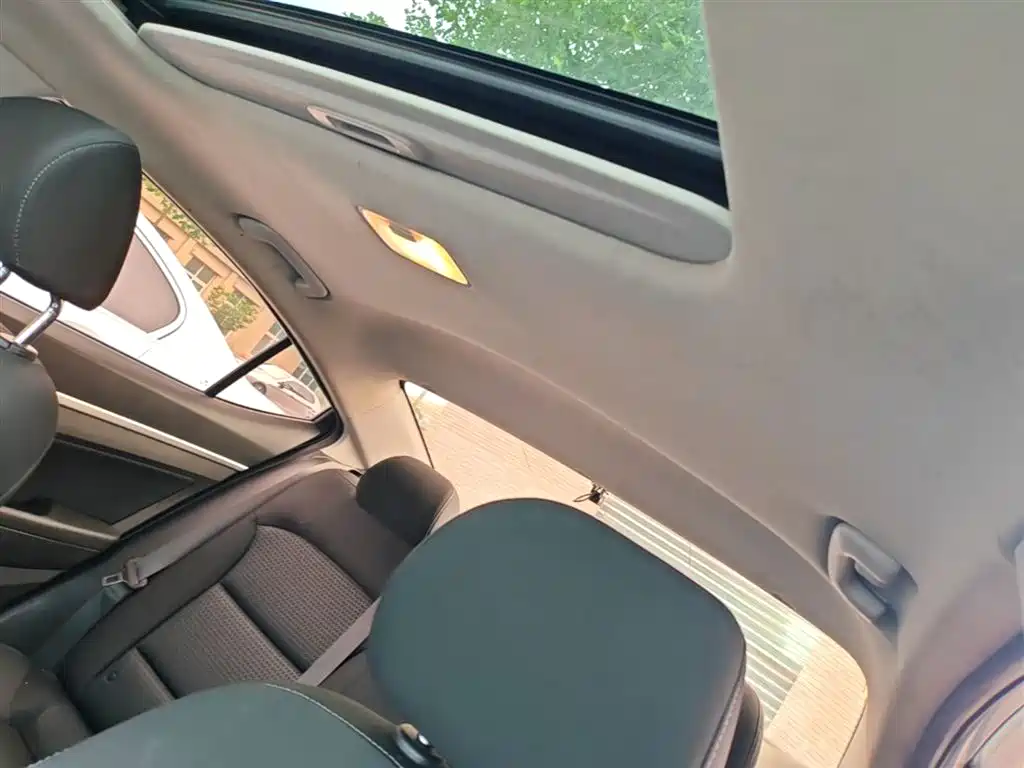 Hyundai Elantra 2016 Model 1.6L Automatic Smart Elite фото 18