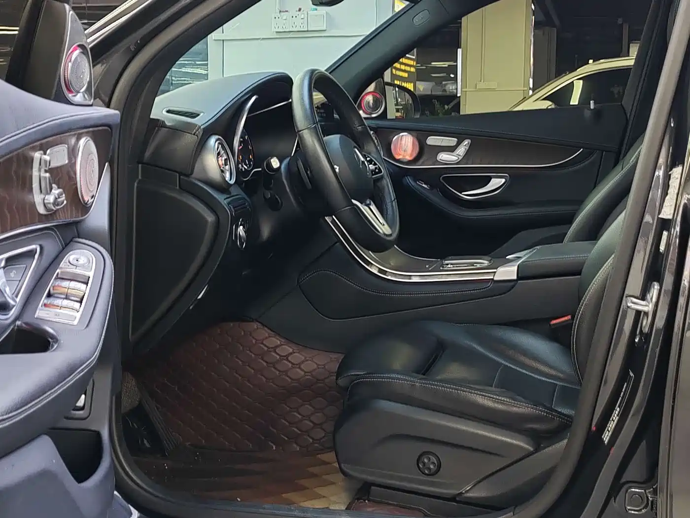 Mercedes-Benz GLC 2020 Facelift GLC 300 L 4MATIC Dynamic фото 4