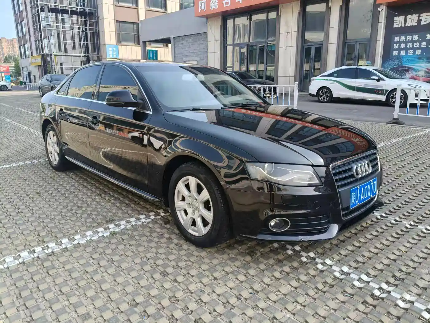 Audi A4L 2010 2.0 TFSI Standard фото 2