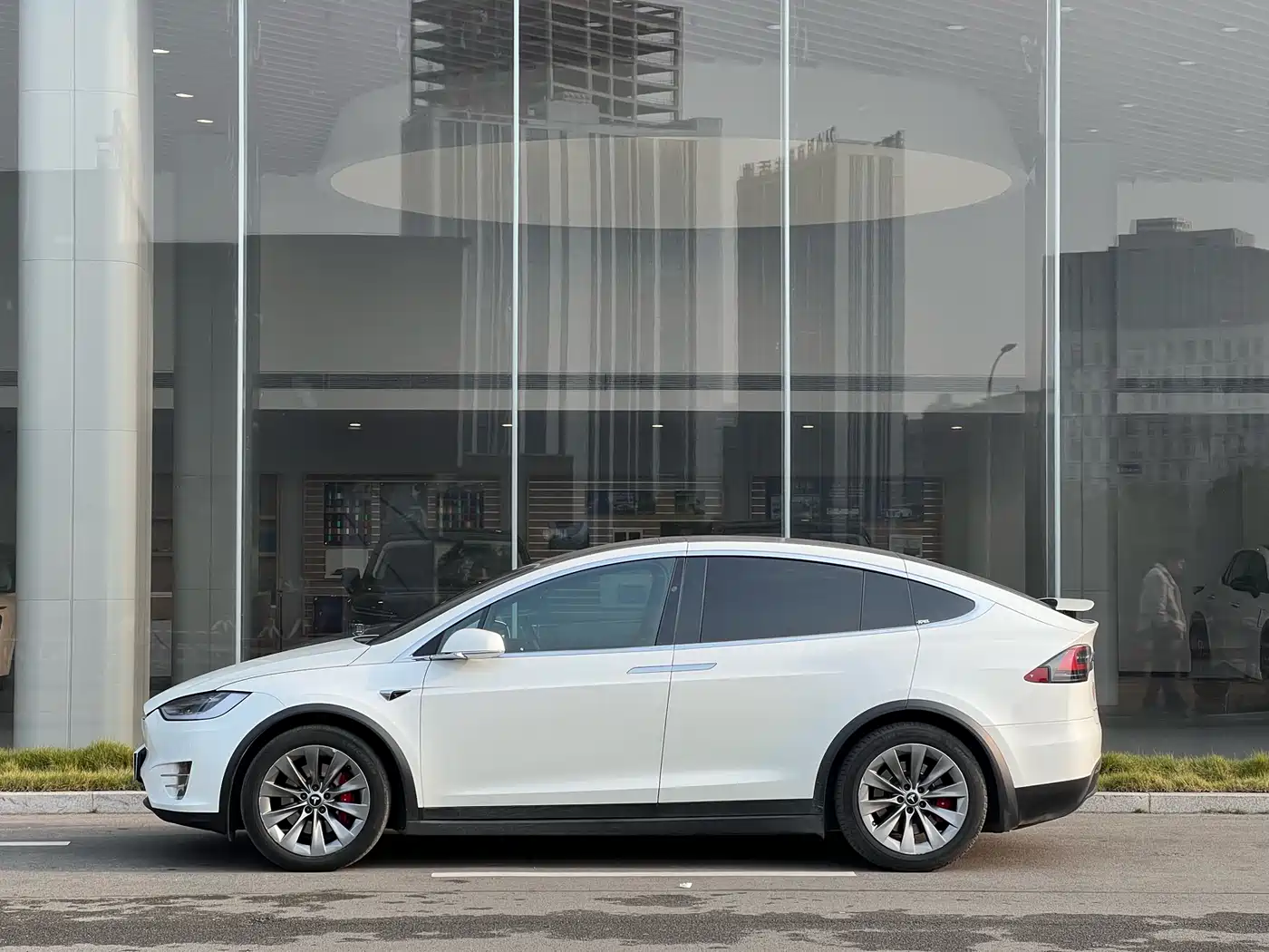TESLA MODEL X