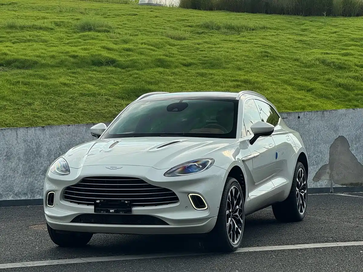 Фото 4 - Aston Martin DBX