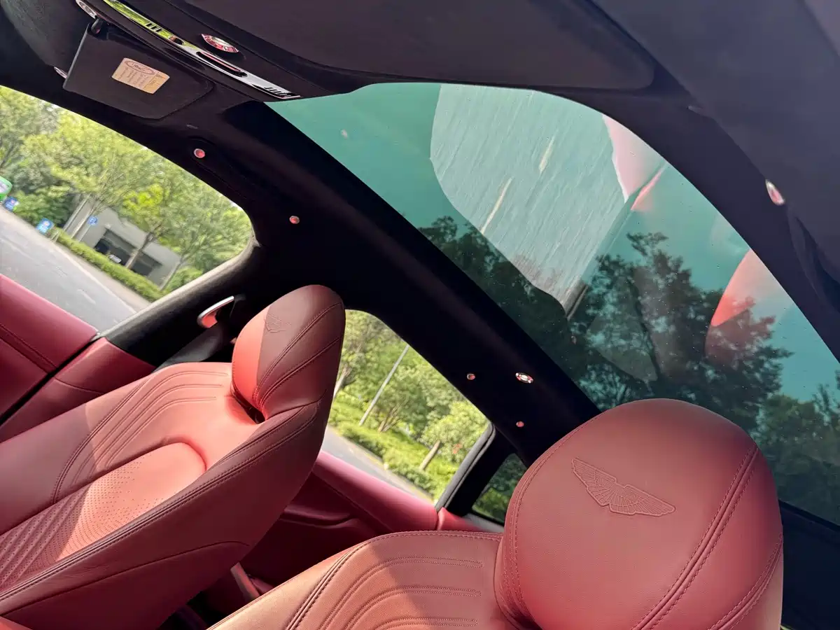 Aston Martin DBX 2022 2022 3.0T STRAIGHT-SIX