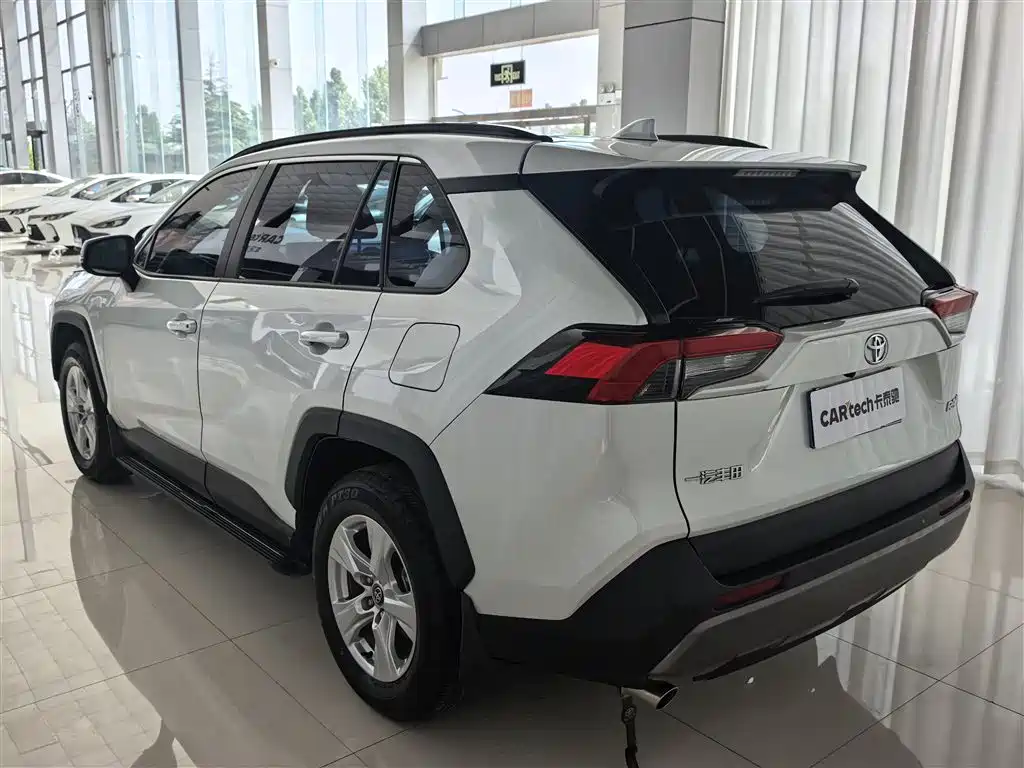 Toyota RAV4 Rongfang 2023 2.0L CVT 2WD Urban Edition фото 3