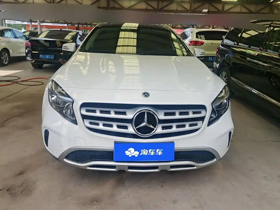 Mercedes-Benz GLA 2018 GLA 200 Dynamic фото 2