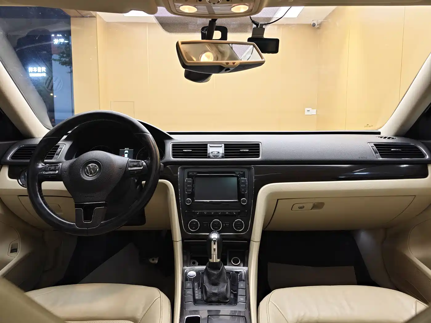 Volkswagen Passat 2015 1.8TSI DSG Prestige Edition фото 20
