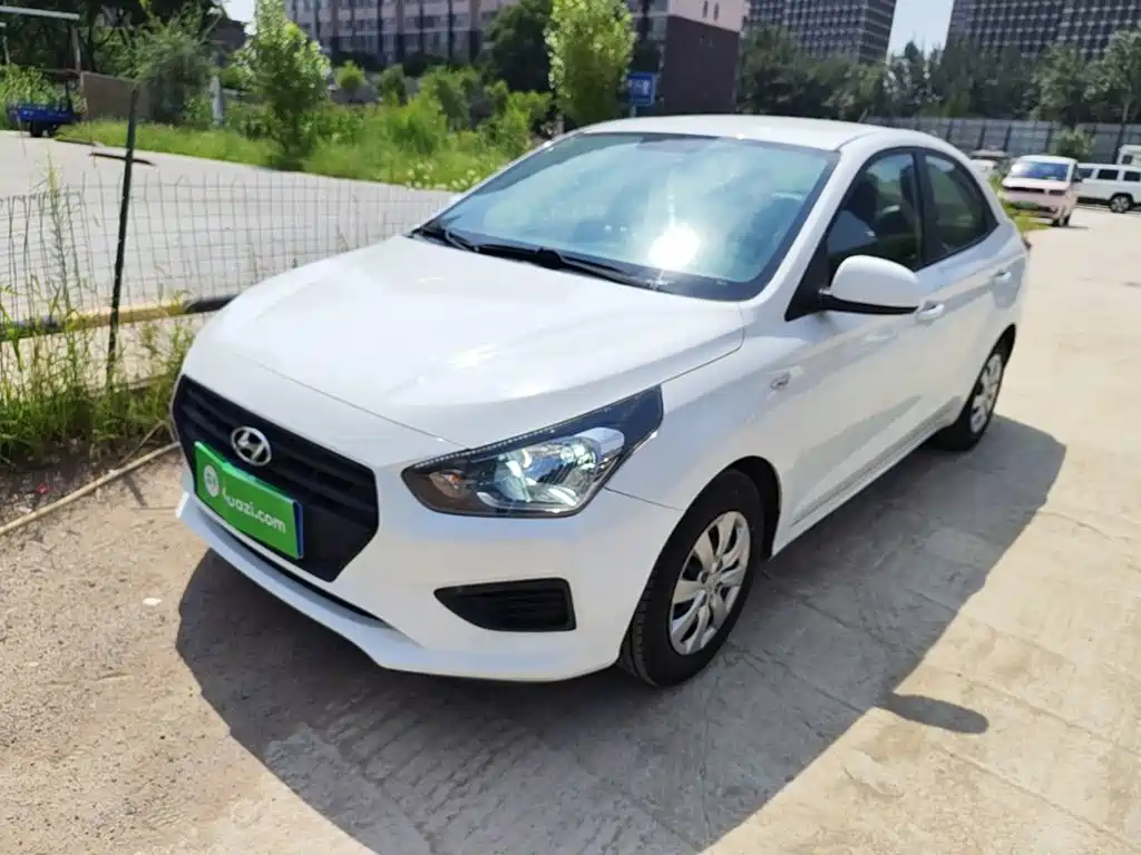Фото 1 - Hyundai Verna