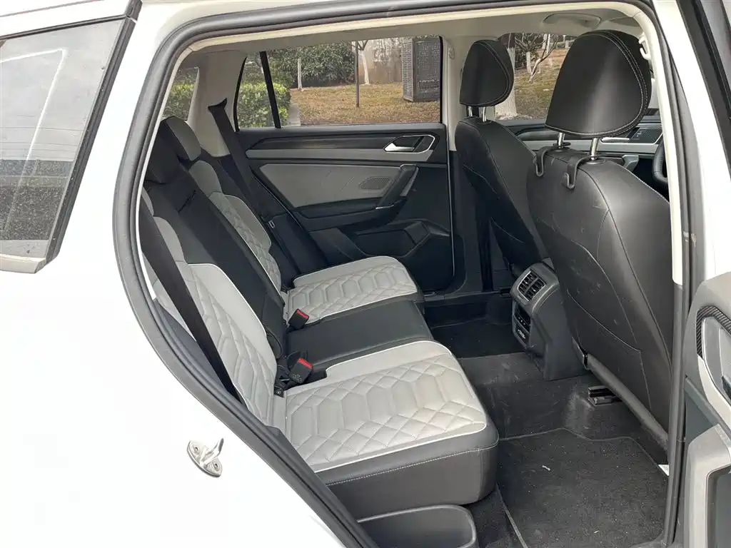 Volkswagen Tayron 2024 300TSI 2WD Luxury Plus Advanced фото 17