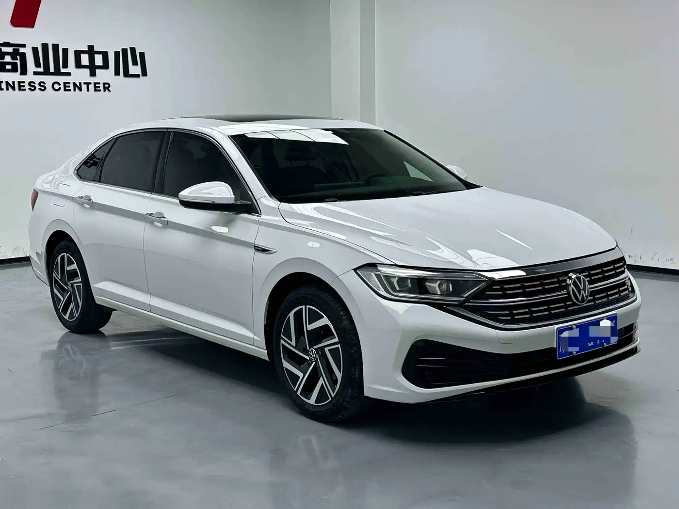 Volkswagen Sagitar 2023 Model Year 280TSI DSG Surpass Edition фото 3