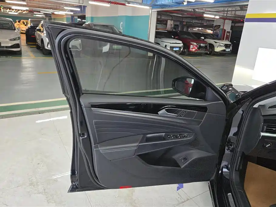 Volkswagen Passat 2022 330TSI Luxury Edition фото 7