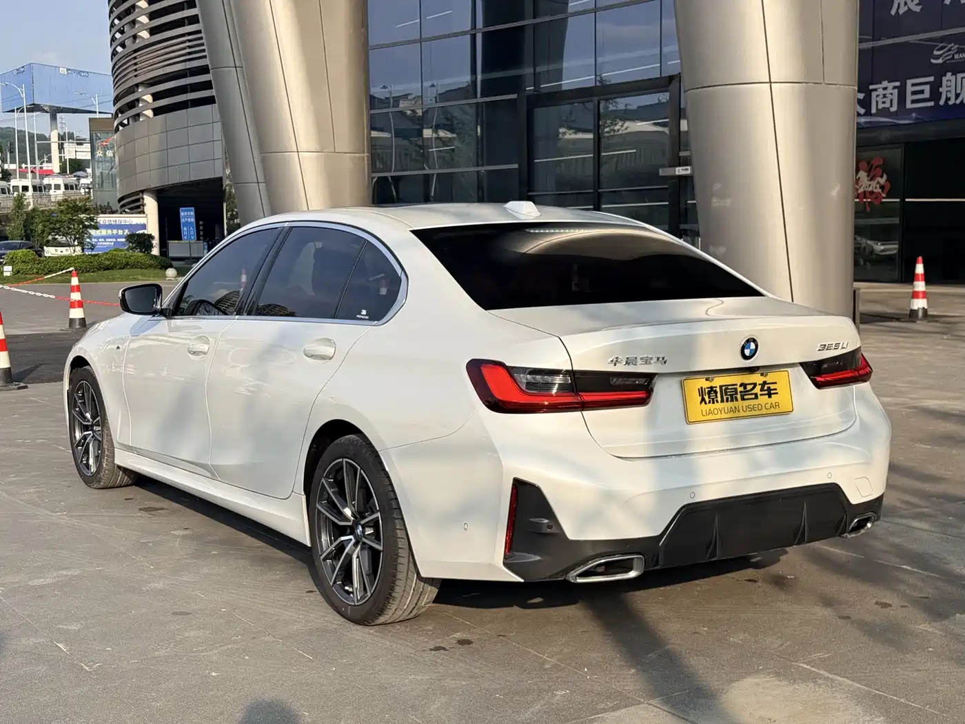 BMW 3 Series 2023 325Li M Sport Black Night Package фото 4