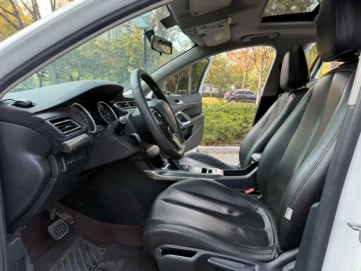 صورة 8 - Peugeot 408