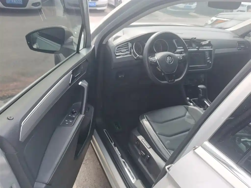 Volkswagen Tiguan L 2018 380TSI Automatic AWD Flagship Edition фото 16