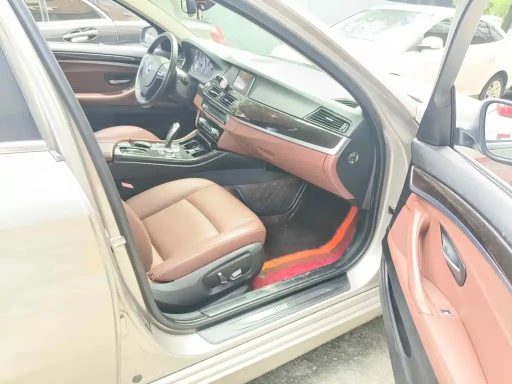 Photo 13 - BMW 5 Series