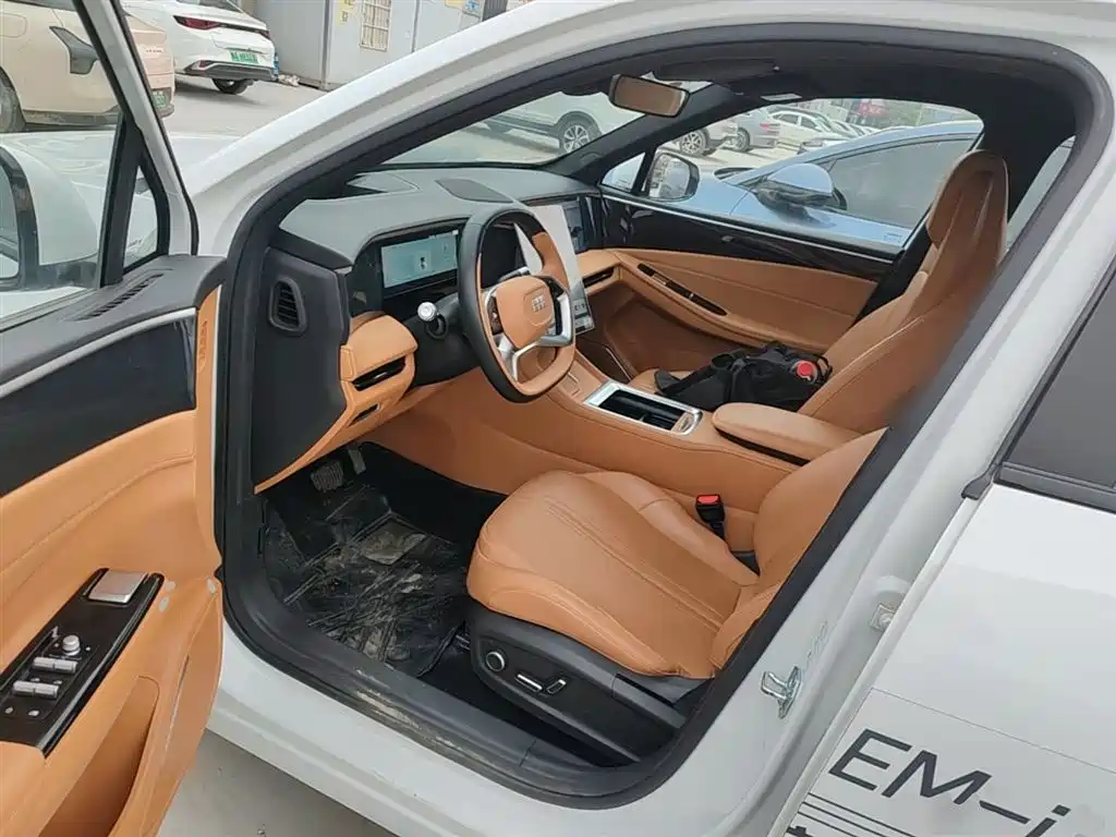 Geely Galaxy Galaxy L7 2025 EM-i 115km Explorer+ Edition фото 15