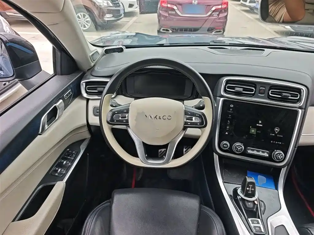 Lynk & Co 01 2019 2.0T 2WD Pro Edition China V фото 7