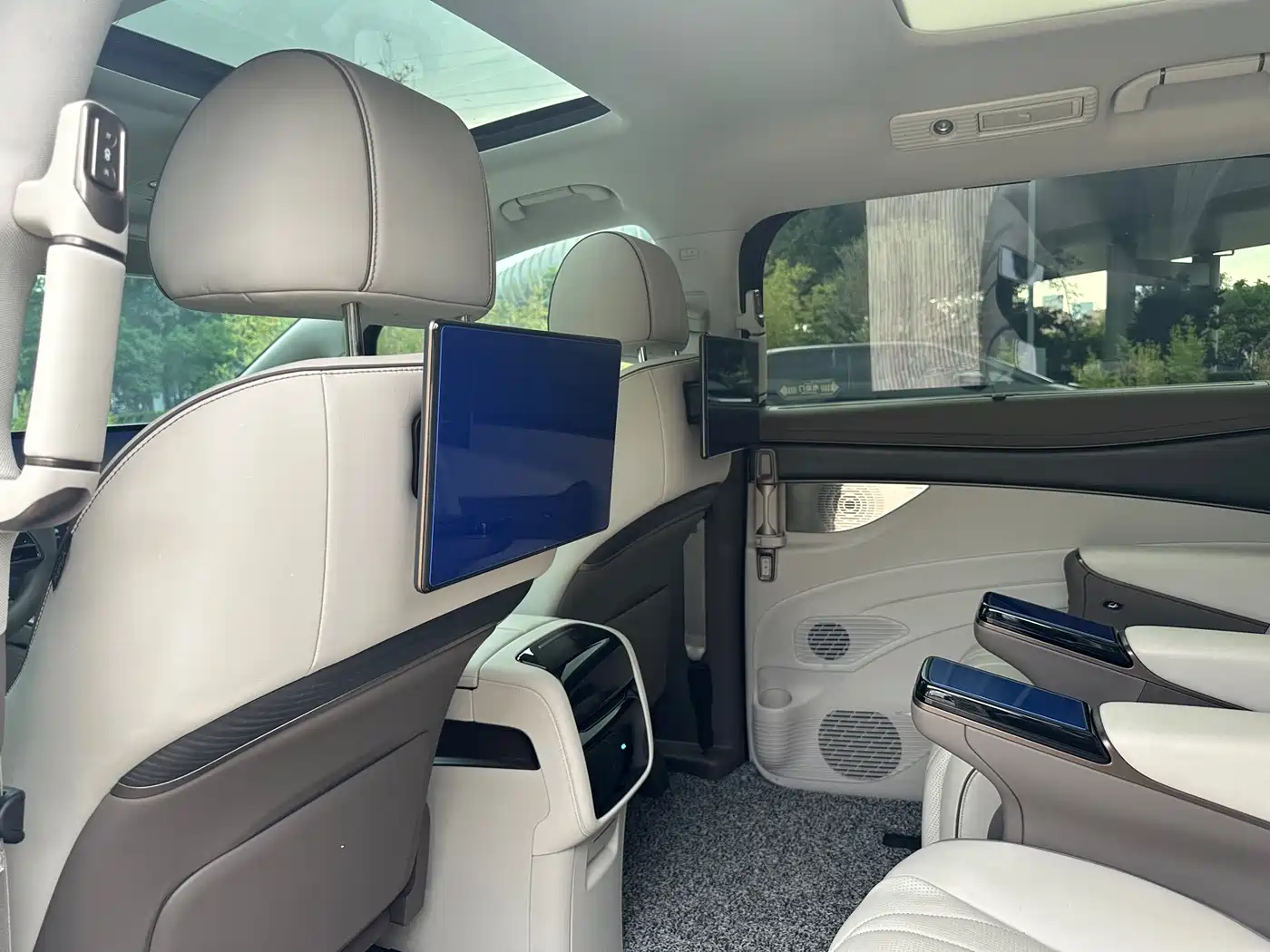 Denza D9 2022 DM-i 970 All-Wheel Drive Honor Edition фото 12