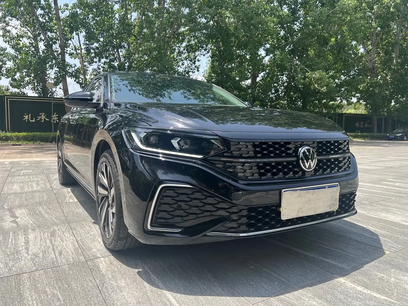Volkswagen Passat 2023 330TSI Starlight Elite Edition фото 3
