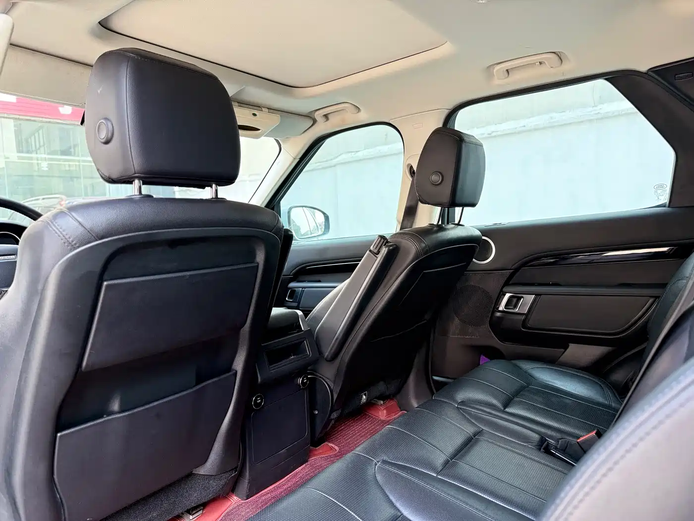 Land Rover Discovery 2017 3.0 SC V6 SE фото 10