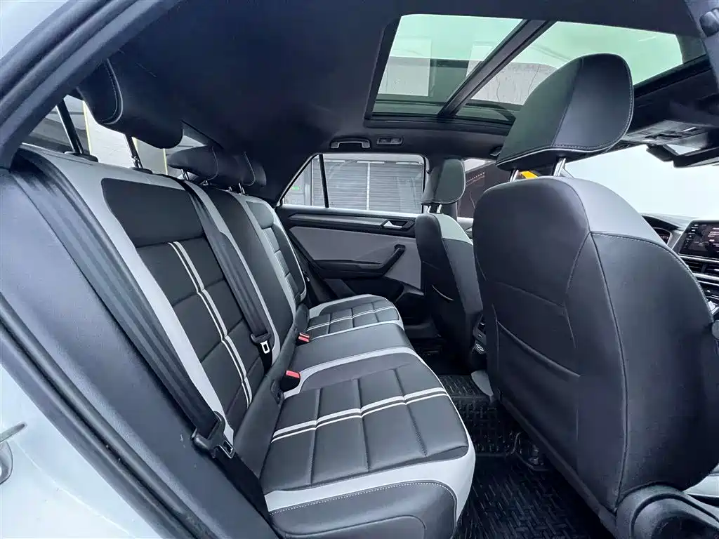 Volkswagen T-ROC 2024 300TSI DSG 2WD Morning Light Edition фото 24