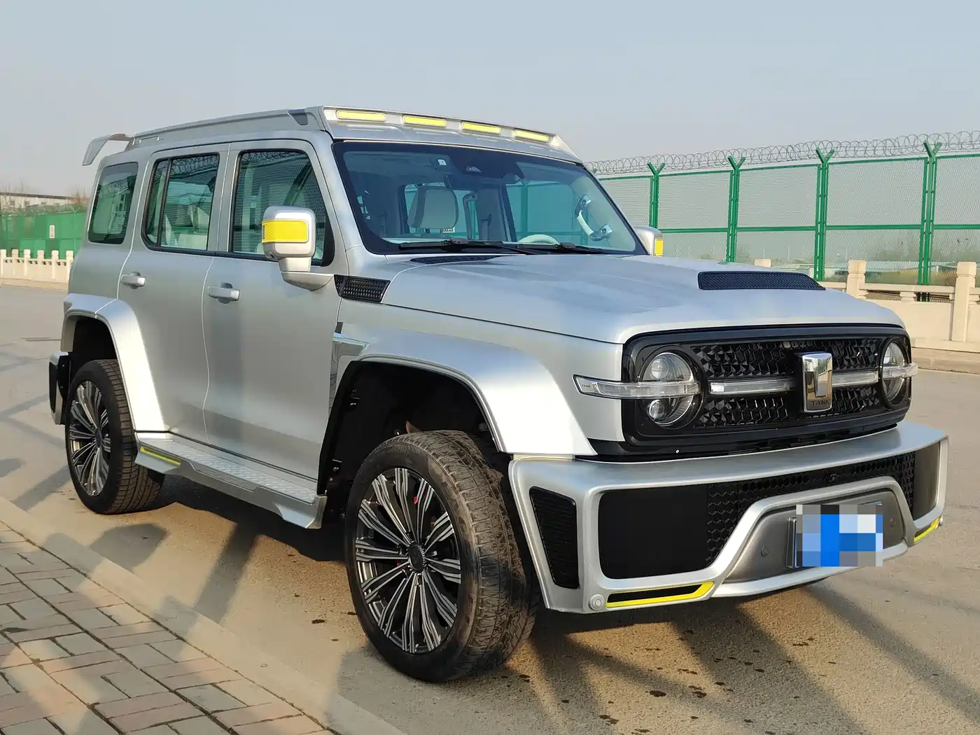 TANK CO CREATION TANK 300