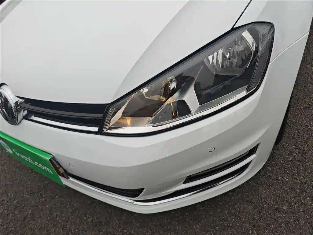 Volkswagen Golf 2017 1.6L Auto Comfort Millionth Edition фото 24
