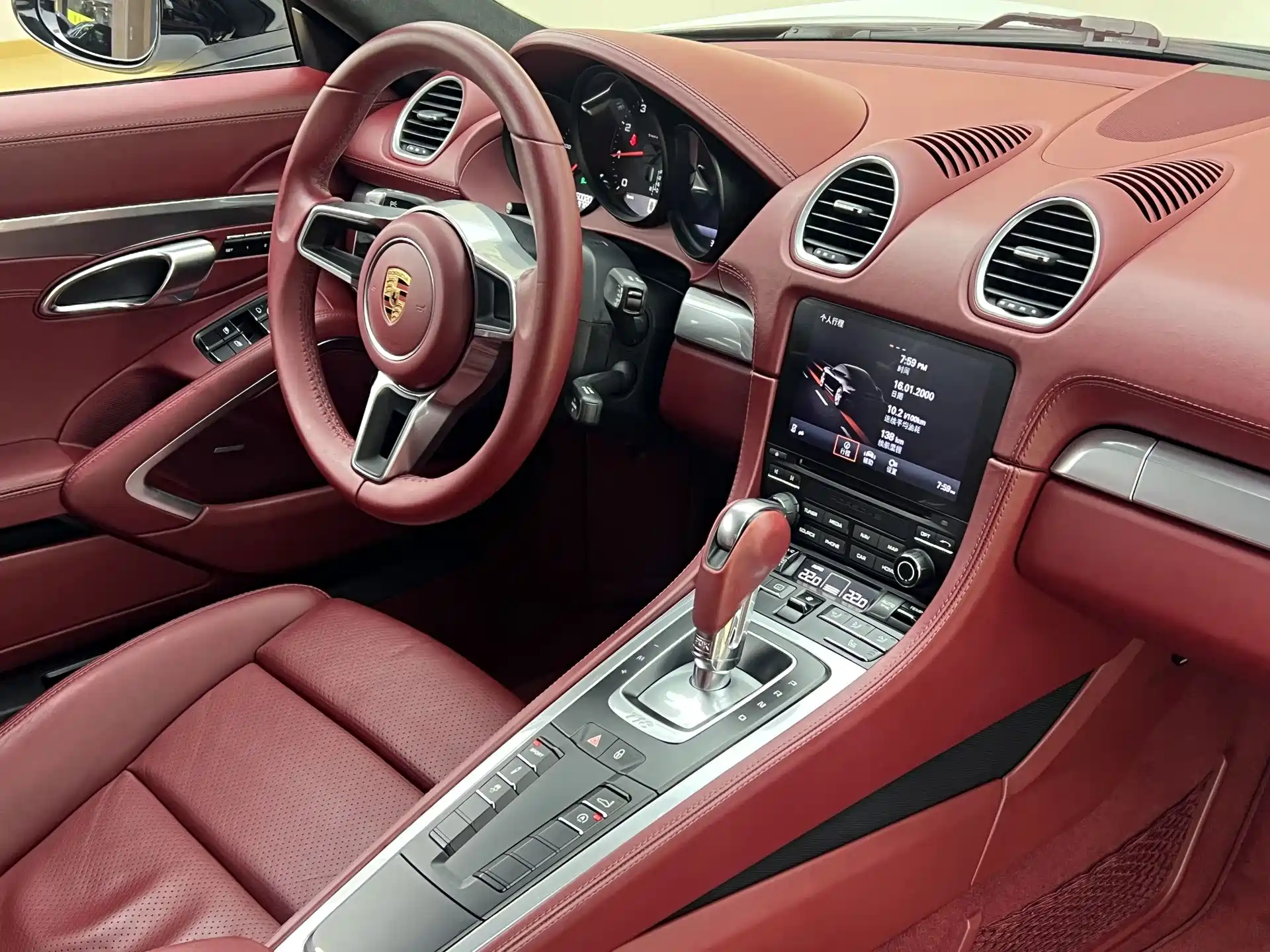 Photo 15 - Porsche 718