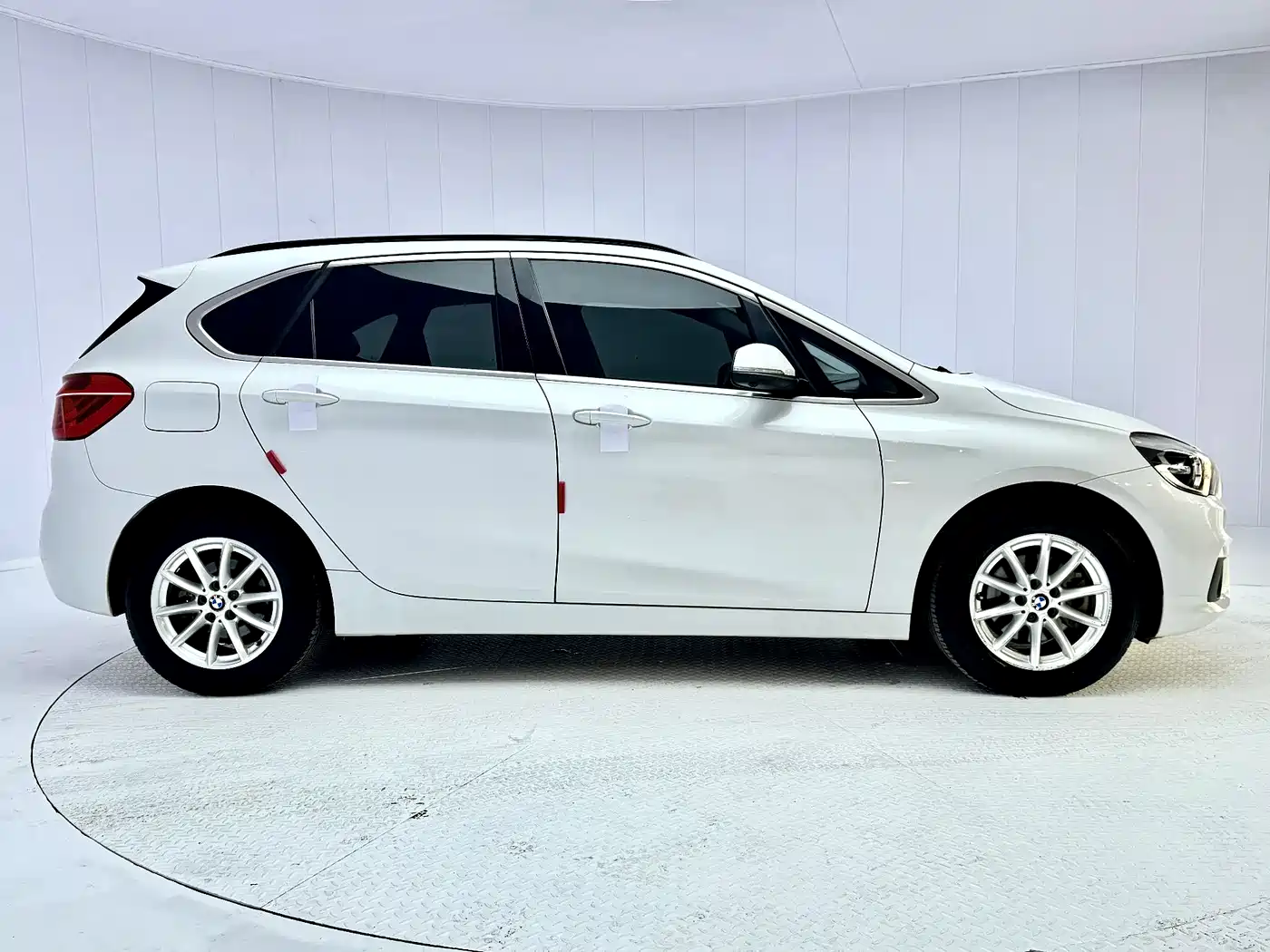 BMW 2 Series Touring 2016 218i Fashion Model фото 4