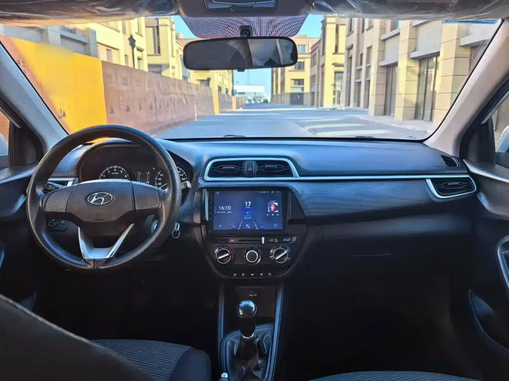 Hyundai Verna 2019 2017 1.4L Manual Renewal Edition China VI