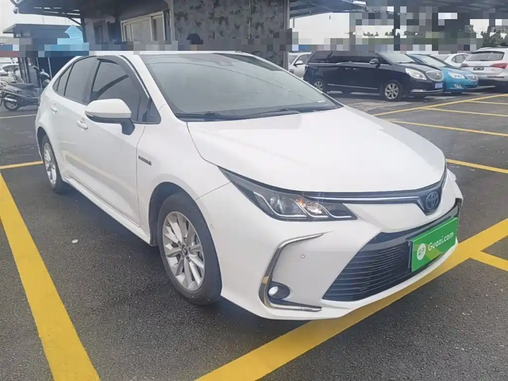 Toyota Corolla 2021 Hybrid 1.8L E-CVT Elite Edition фото 4