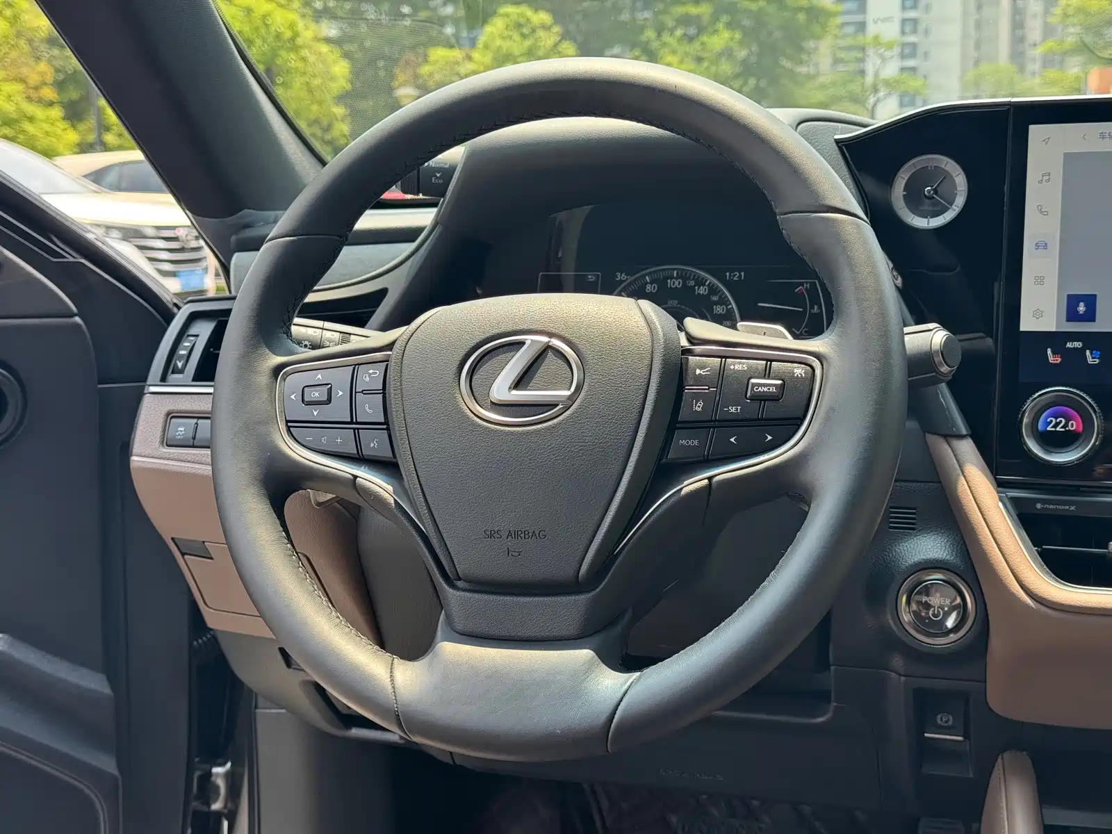 Фото 9 - Lexus ES