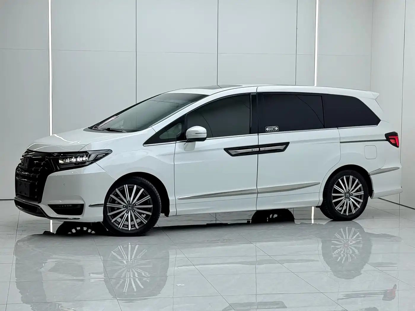 Honda Elysion 2023 2022 2.0L e:HEV Luxury