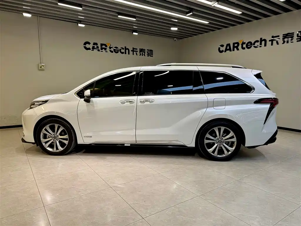 TOYOTA SIENNA