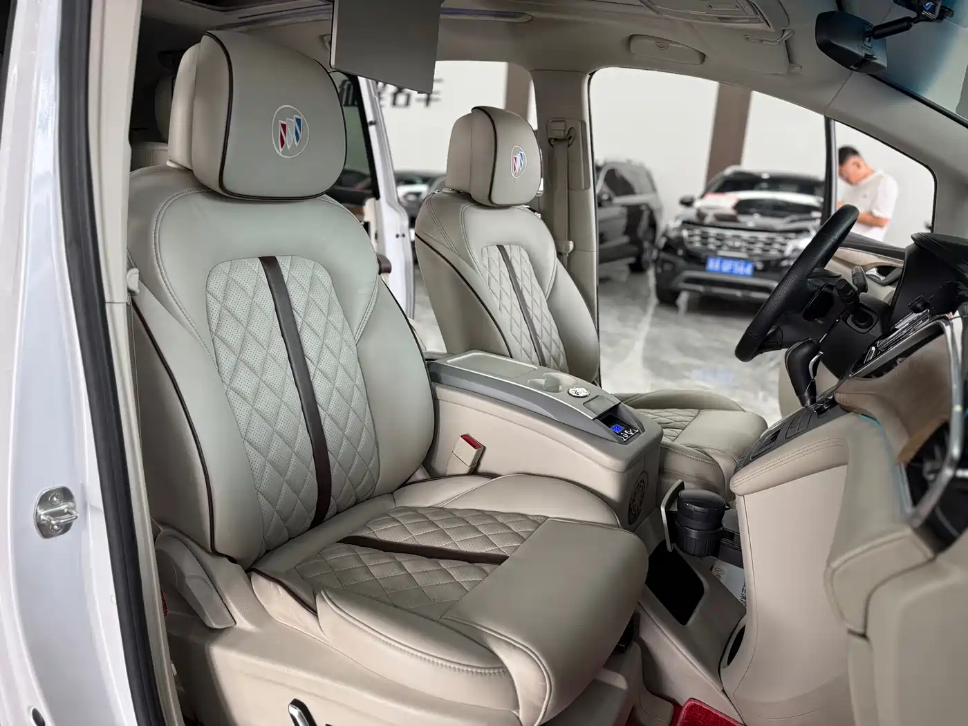 Buick GL8 2018 ES 28T Comfort Type China VI фото 21