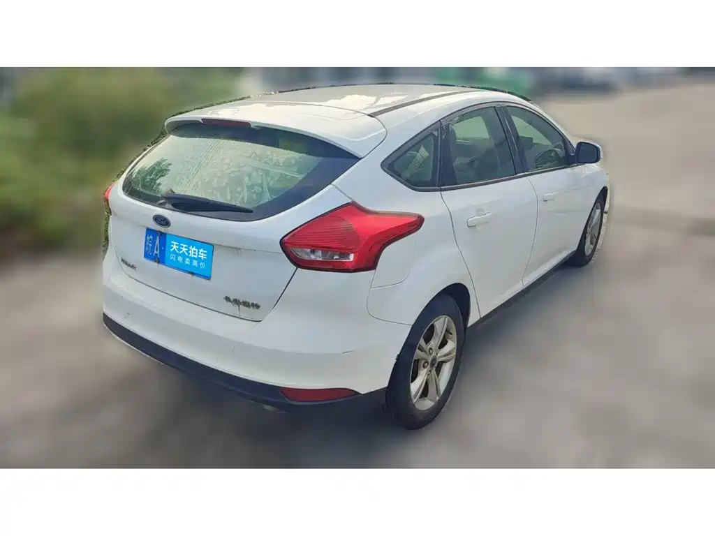 Фото 2 - Ford Focus