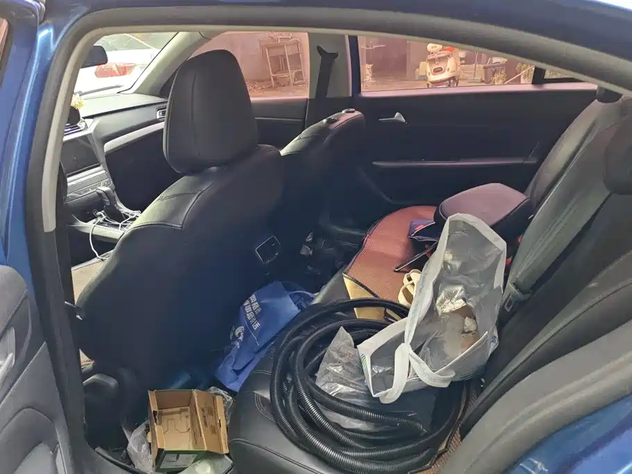 Photo 11 - Peugeot 408