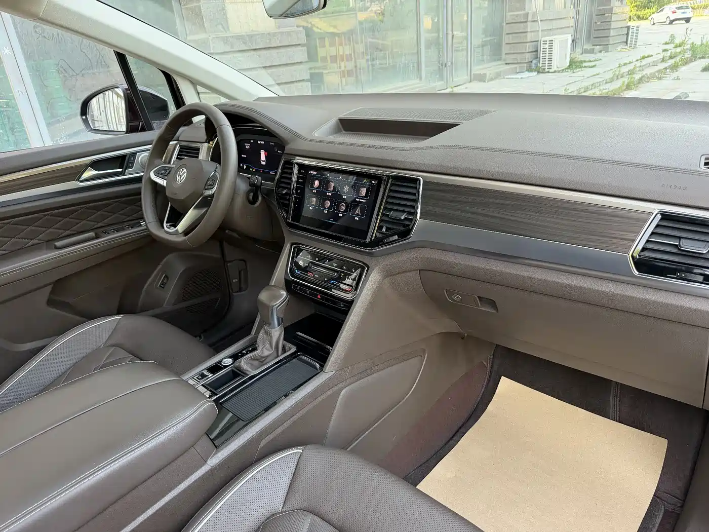 Volkswagen Viloran 2022 380TSI Premium Edition фото 6
