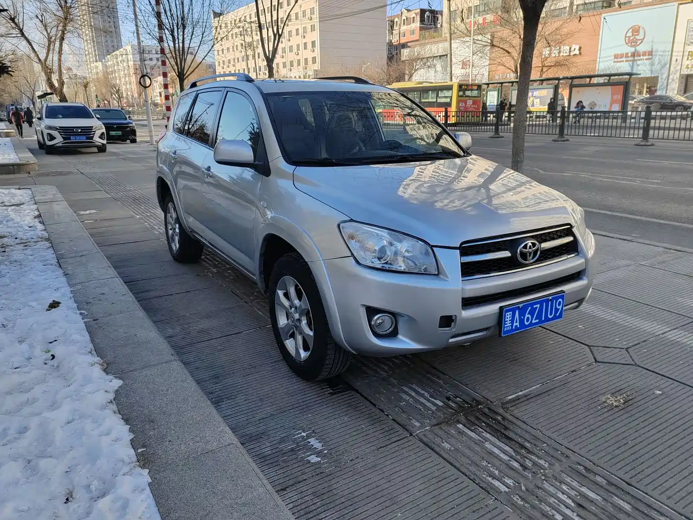 Toyota RAV4 Rongfang 2010 2.4L Automatic Luxury Upgrade Edition