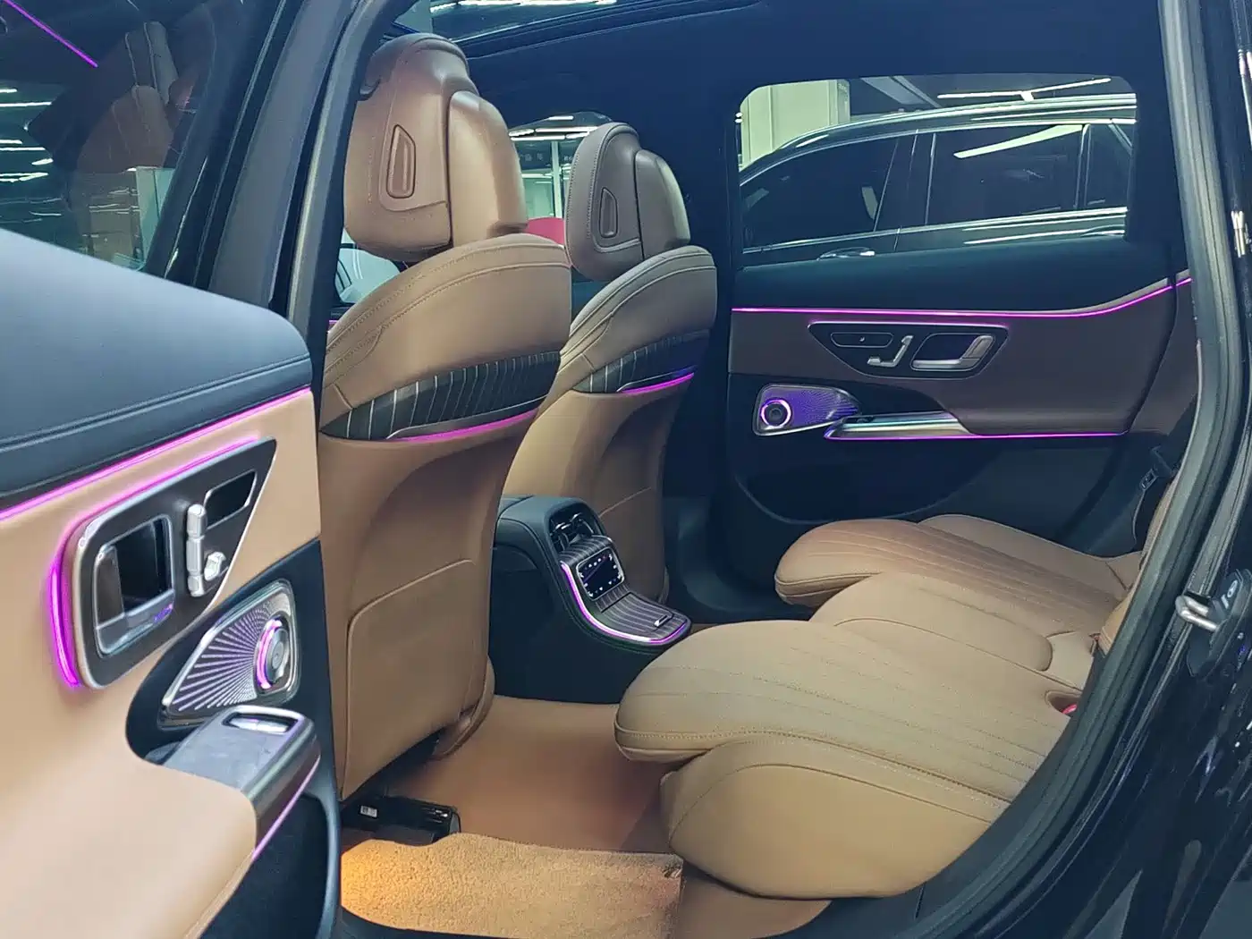 Mercedes-Benz E-Class, миниатюра 10
