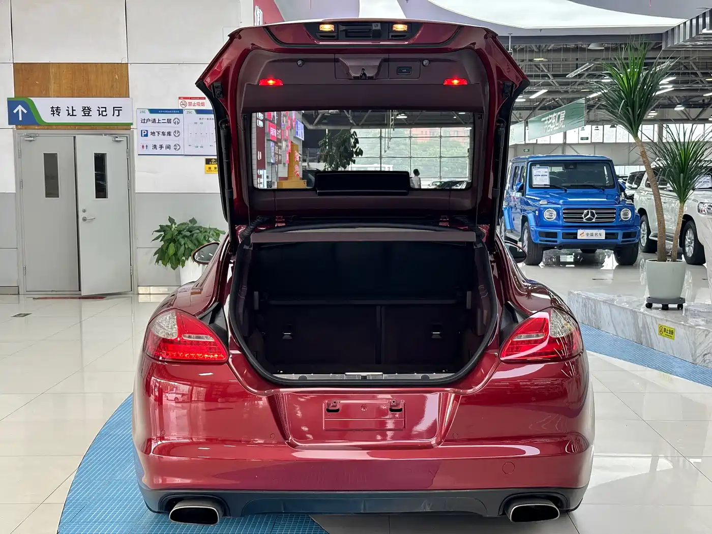 Porsche Panamera 2010 Panamera 4 3.6L фото 21