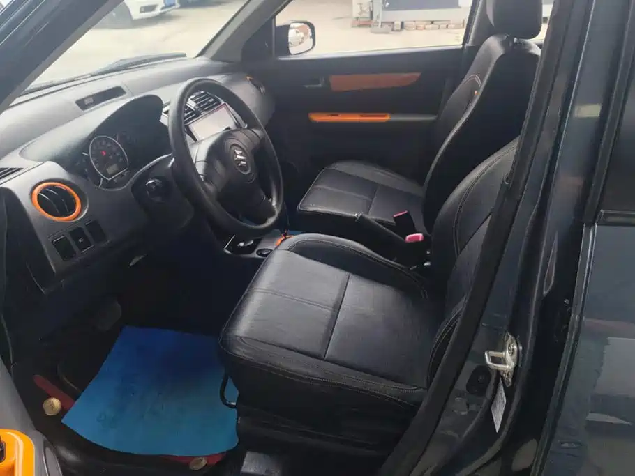 Фото 9 - Suzuki Swift