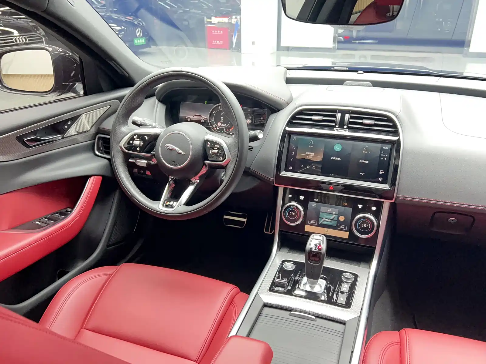 Photo 22 - Jaguar XEL