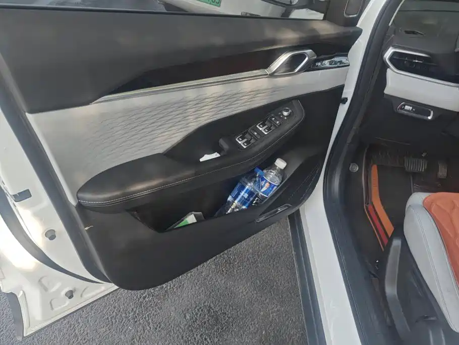 Фото 7 - Geely Coolray