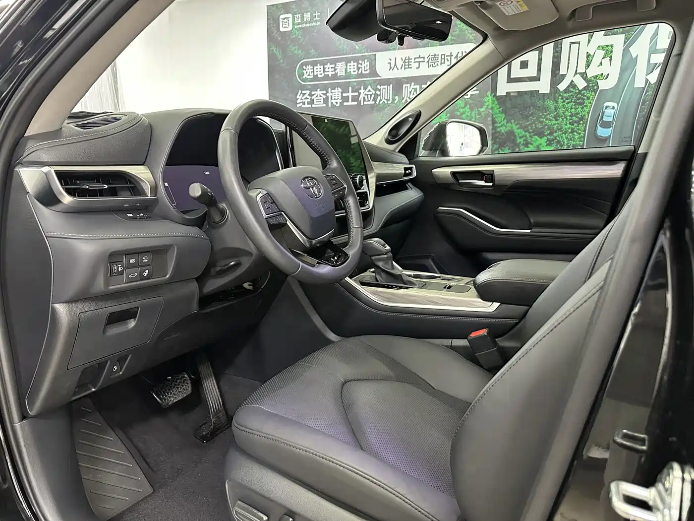 Toyota Highlander 2024 2.5L Smart Hybrid 4WD Ultimate 7-seater фото 8