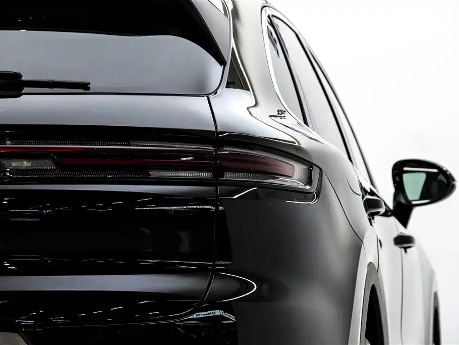 Photo 11 - Porsche Cayenne
