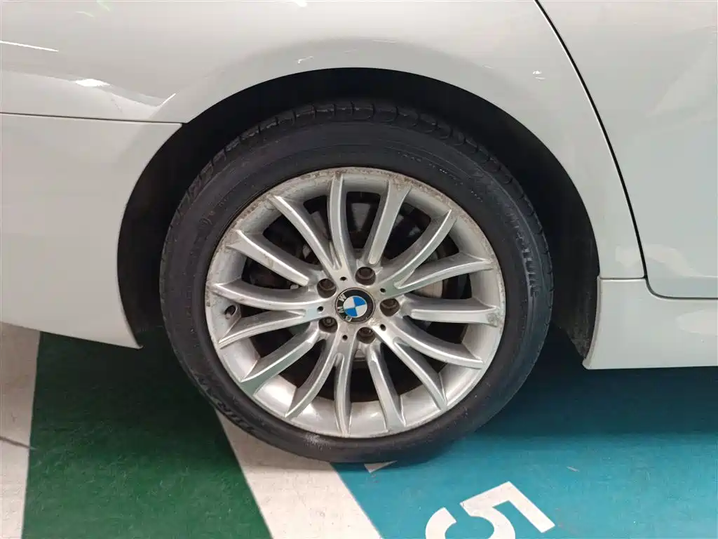 BMW 5 Series 2014 525Li Luxury Design Package фото 26