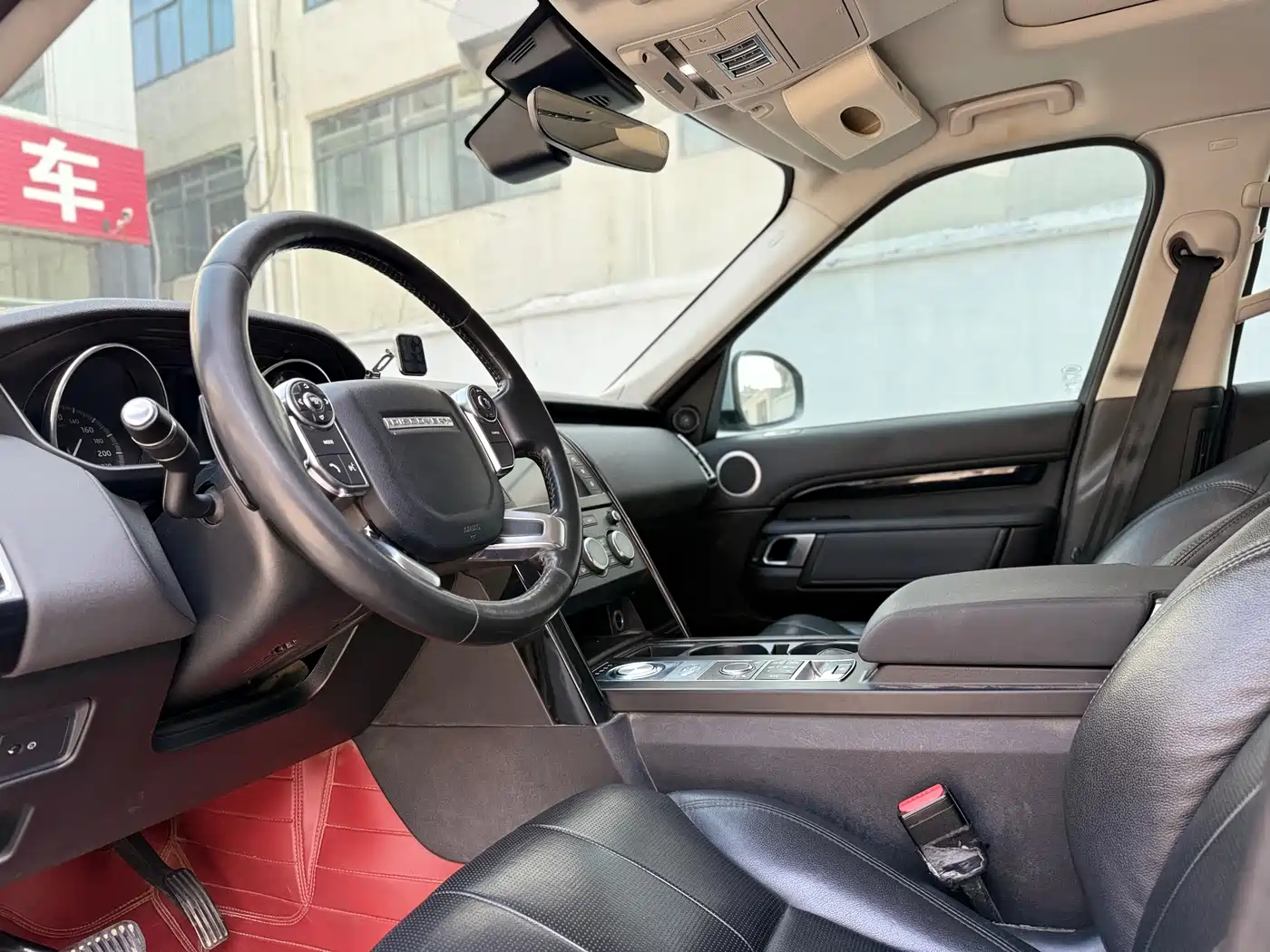 Land Rover Discovery 2017 3.0 SC V6 SE фото 7