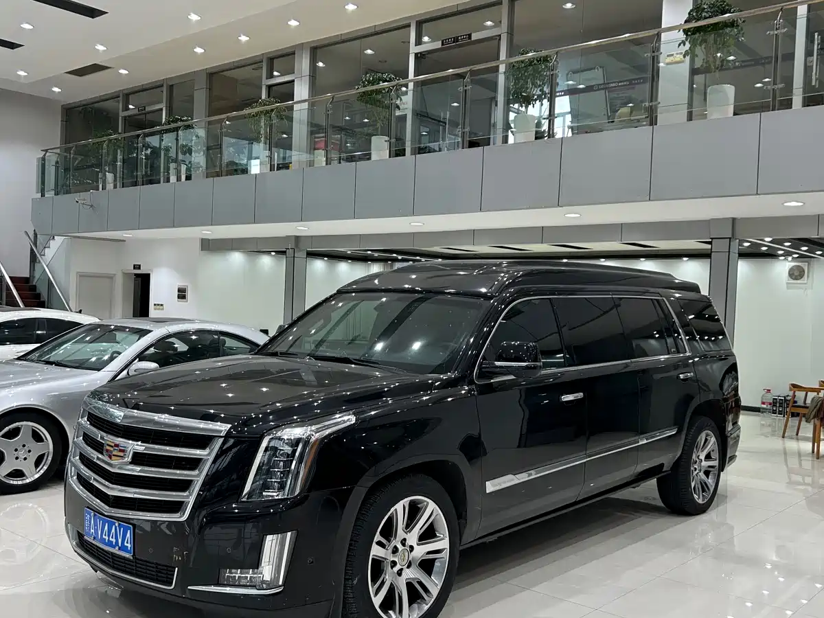 Cadillac Escalade 2017 6.2L ESV Platinum Extended