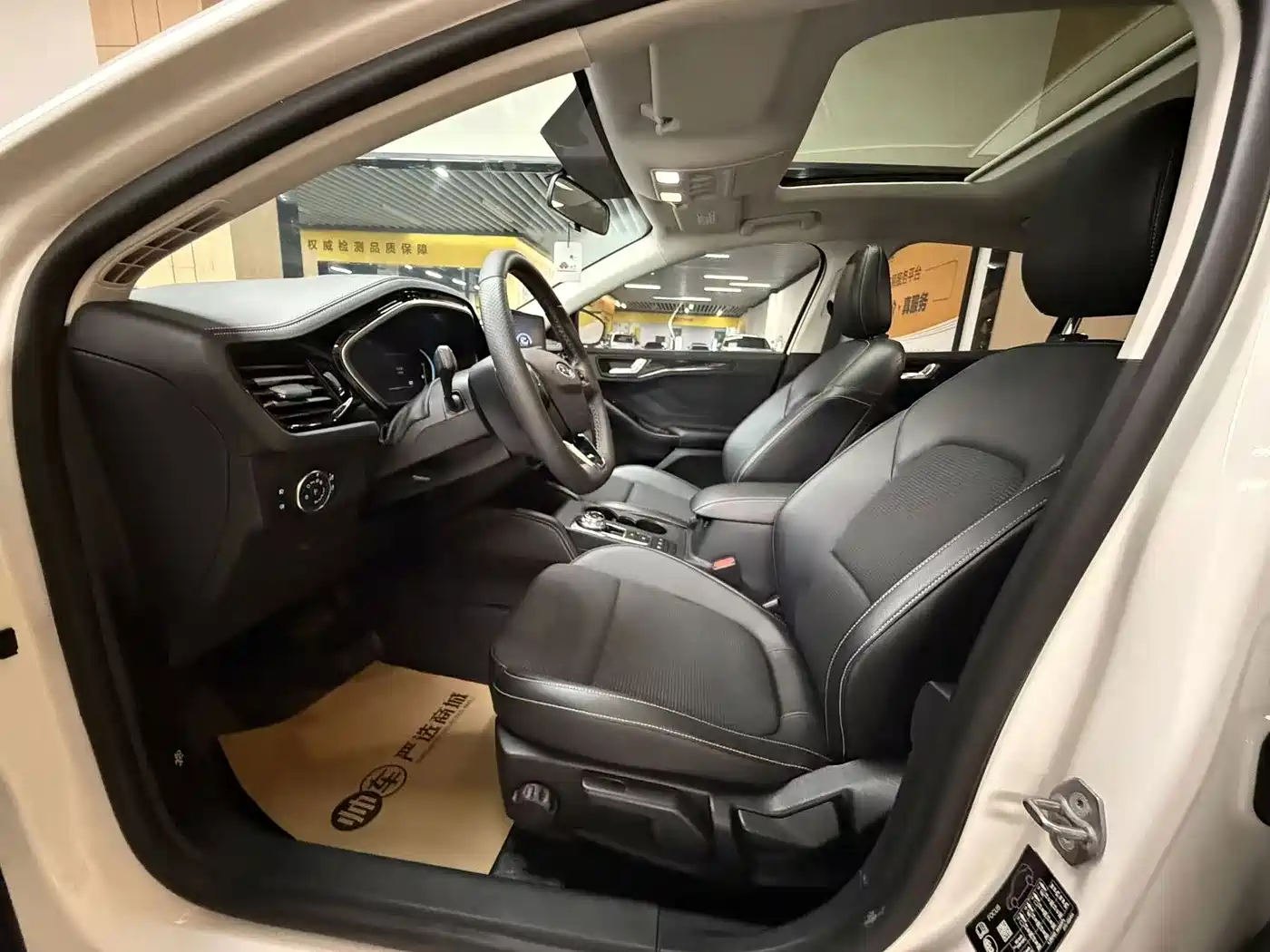 Ford Focus 2022 2021 Hatchback EcoBoost 180 Auto Trend